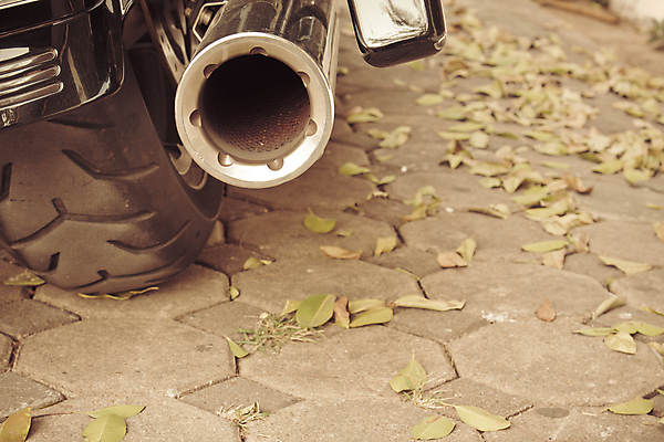 포토 JPG 해외이미지 라이프스타일 남자 여행 소년 사람없음 빛 반사 유행 금속 검은색 어둠 힘 기계 운전 오토바이 클래식 은색 승차 철 묘사 속도 순환 모터 배기가스 어려움 철강 특별함 스타일 해외202004 해외포토 어린이 컬러 컨셉 모션 재질 사람 생활 바이크 파일형식 이미지허브
