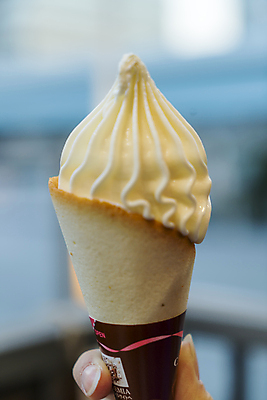 포토 JPG 해외이미지 손 여자 어린이 음식 바다 백그라운드 벽지 하늘 딸기 아이스크림 디저트 사탕 손바닥 사람없음 빨간색 여름 파란색 태양 과자 얼음 우유 추위 가을 대접 신선 잡기 달콤 맛 상품 시원함 설탕 크림 상쾌 부드러움 칼로리 원뿔 고립 바닐라 해외202004 해외포토 자연요소 도형 계절 감정 컬러 컨셉 과일 모션 유제품 사람 신체부위 감각 파일형식 이미지허브