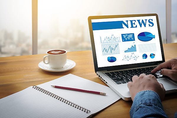 포토 JPG 해외이미지 식물 직업 라이프스타일 커피 선 인터넷 비즈니스 통신 모바일 사람없음 목재 금융 노트북 스마트폰 핸드폰 컴퓨터 독서 알약 디지털 스크린 웹 터치 머그컵 키보드 신문 뉴스 정상 연결 휴대용 예측 스마트 책상 오브젝트 보고서 파일 온라인 거짓 인터페이스 사용자 해외202004 해외포토 나무 음료 가구 컨셉 재료 생활 간행물 컵 경제 전자제품 스마트기기 약 파일형식 이미지허브