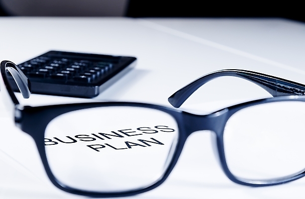 포토 JPG 해외이미지 디자인 안경 백그라운드 컨셉 돈 비즈니스 통계 추상 설계 사람없음 그래픽 금융 경제 파란색 단어 자료 계산기 유로 성장 흰색 퍼즐 시장 재산 계획 주식 위험 가격 편지 분석 사인 보고서 투자 이익 수익 회계 경영 세금 예산 위기 적자 해외202004 해외포토 문자 잡화 컬러 무늬 문구용품 장비 파일형식 이미지허브