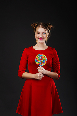 포토 JPG 해외이미지 모델 헤어스타일 여자 행복 감정 얼굴 포즈 돈 건강 막대사탕 사탕 한명 사람 빨간색 빛 금발 머리 유행 화장품 표현 우아함 달콤 핥기 토막 내추럴 번 스타일 캐러멜 해외202004 해외포토 1 빵 컬러 컨셉 모션 디저트 신체부위 뷰티 재산 맛 파일형식 이미지허브