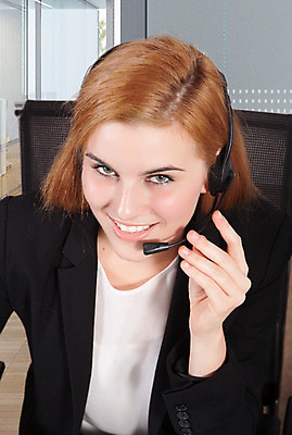 포토 JPG 해외이미지 스튜디오촬영 백인 직업 응시 여자 행복 얼굴 음향기기 비즈니스 청소년 커뮤니케이션 기술 한명 웃음 정장 두명 헤드폰 듣기 흰색 도움 비즈니스우먼 전문직 마이크 서비스 흰배경 긍정 텔레마케팅 안내원 비서 예복 고립 지원 여자한명만 해외202004 해외포토 서양인 1 시선 옷 감정 컬러 백그라운드 컨셉 모션 실내 표정 사람 신체부위 전자제품 직장인 서비스업 여자만 파일형식 이미지허브