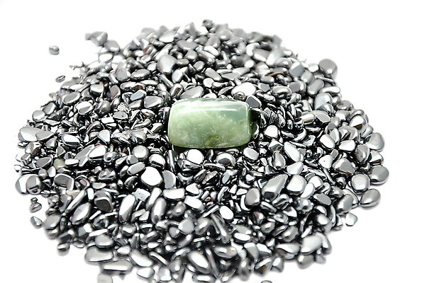 포토 JPG 해외이미지 백그라운드 이끼 사람없음 초록색 검은색 조약돌 흰색 크리스탈 보석 그림 고립 해외202004 해외포토 컬러 돌_바위 광석 파일형식 이미지허브