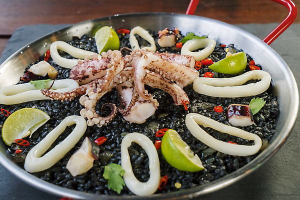 포토 JPG 해외이미지 접시 유럽 음식 조각 토마토 재료 방울토마토 밥 양파 치즈 연체동물 파슬리 건강 마늘 어류 요리 사람없음 초록색 식당 요리사 검은색 식사 저녁식사 이탈리아 샐러드 신선 체리 상추 지중해 먹기 해산물 오징어 홍합 문어 레시피 바질 리조또 핸드메이드 해외202004 해외포토 직업 식기 나라 바다 컬러 채소 과일 모션 어패류 유제품 무척추동물 상점 수중동물 파일형식 이미지허브