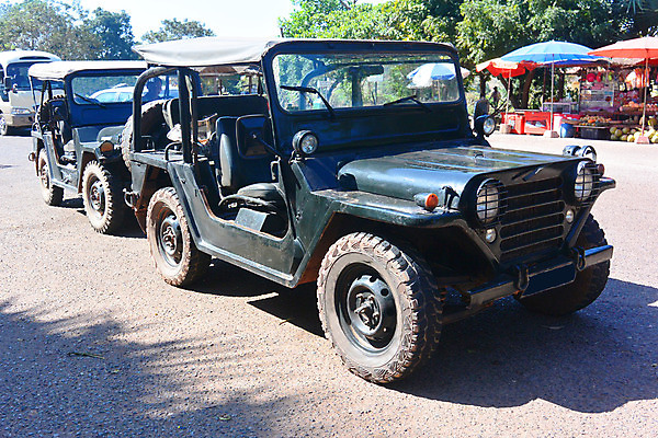 포토 JPG 해외이미지 나무 아시아 여행 포즈 2 교통시설 자동차 자연 사람없음 야외 초록색 여행객 힘 운전 사막 수확 바퀴 숲 위험 열대우림 땅 지프 모험가 트로피 사파리 먼지 지역 진흙 발견 루트 비포장도로 옛날 원정 자동 집회 힘찬 해외202004 해외포토 식물 나라 도로 육상교통 컬러 교통 컨셉 농업 모션 승용차 사람 상_우승 시설 생태계 파일형식 이미지허브