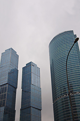 포토 JPG 해외이미지 디자인 외관 산업 비즈니스 건축양식 창문 유리 하늘 미래 새로움 아파트 파노라마 사람없음 야외 건물 금융 도시풍경 사무실 햇빛 반사 탑 고층빌딩 블록 거울 성장 도시 센터 재산 도심 큼 러시아 지역 일반 개발 모스크바 철강 해외202004 해외포토 건축물 건축 유럽 컨셉 재질 주택 촬영기법 풍경 빌딩 경제 태양 크기 파일형식 이미지허브