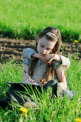 포토 JPG 해외이미지 백인 라이프스타일 커플 꽃 무기 어린이 2 밭 장난 가족 자연 놀이 휴식 함께함 한명 사람 야외 세로 초록색 햇빛 노란색 환경 자유 자녀 시골 기록 작음 장면 팔 언니 남동생 해외202004 해외포토 서양인 식물 1 컬러 컨셉 농업 관계 생활 신체부위 태양 크기 생태계 자매 동생 파일형식 이미지허브