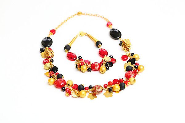 포토 JPG 해외이미지 목걸이 장신구 팔찌 유리 건강 선물 사람없음 장식 빨간색 빛 파티 유행 골동품 바위 하트 황금 은색 보석 복고 기념품 다이아몬드 브로치 고립 루비 인공 팬던트 스타일 해외202004 해외포토 모양 컬러 재질 이벤트 돌_바위 광석 오브젝트 파일형식 이미지허브