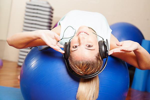 포토 JPG 해외이미지 백인 모델 1 라이프스타일 여자 행복 음악 스포츠 신체 요가 공 교실 휴식 바닥 주택 건강 한명 사람 앉기 20대 성인 가로 운동 헤드폰 스트레칭 방 재산 체육관 만들기 리빙 아르헨티나 거짓말 돌봄 무료 옛날 해외202004 해외포토 서양인 웰빙 교육 감정 음향기기 컨셉 학교 모션 문화예술 청년 건물 생활 금융 남아메리카 파일형식 이미지허브