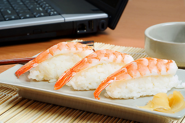 포토 JPG 해외이미지 접시 비즈니스 젓가락 탁자 새우 동양인 사람없음 노트북 사무실 초밥 날것 점심식사 해외202004 해외포토 식기 가구 수저 갑각류 인종 전자제품 식사 일본음식 파일형식 이미지허브