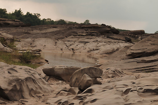 포토 JPG 해외이미지 공원 아시아 여행 백그라운드 태국 자연 하늘 산 풍경 사람없음 야외 물 여름 파란색 빛 강 컬러풀 세계 여행객 골짜기 계곡 놀람 사막 바위 큼 부식 호기심 암초 라오스 내추럴 메콩강 전국 해외202004 해외포토 자연요소 계절 공공시설 감정 나라 컬러 컨셉 표정 사람 돌_바위 크기 생태계 파일형식 이미지허브
