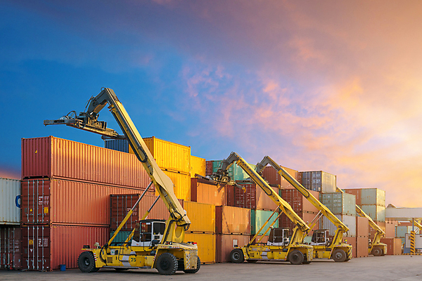 포토 JPG 해외이미지 산업 비즈니스 교통시설 사람없음 경제 상자 글로벌 항구 화물 상품 컨테이너 기중기 무역 상업 수납 짐차 포트 지게차 물류 수입 해외202004 해외포토 교통 자동차 운송업 중장비 시설 파일형식 이미지허브