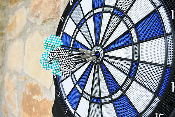 포토 JPG 해외이미지 손 디자인 벽 스포츠 백그라운드 성공 화살 기술 취미 사람없음 파란색 경쟁 게임 바위 흰색 우승 원형 행운 센터 던지기 목표 계획 다트판 다트 전자 슛 점수 골 때리기 승자 완벽 필승 정확 해외202004 해외포토 도형 컬러 컨셉 모션 놀이 신체부위 돌_바위 최고 파일형식 이미지허브