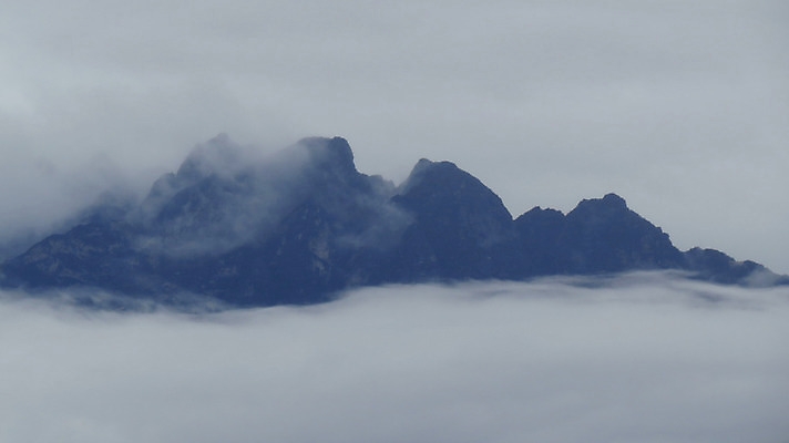 포토 JPG 해외이미지 구름 자연 산 사람없음 신비 그림 산봉우리 히말라야 해외202004 해외포토 자연요소 컨셉 생태계 봉우리 파일형식 산맥 이미지허브