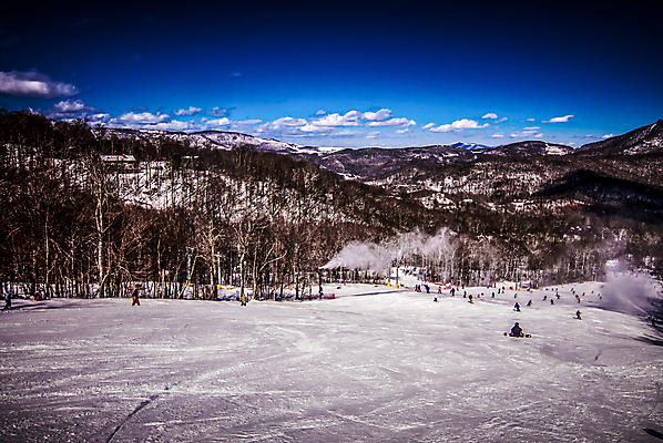 포토 JPG 해외이미지 구름 계절 스포츠 여행 백그라운드 겨울 자연 하늘 호텔 날씨 휴가 스키 산 주택 파노라마 사람 풍경 경사 사람없음 파란색 태양 마을 맑음 미국 흰색 언덕 휴양지 빙하 리프트 스키선수 마차 암초 남쪽 선로 절정 해외202004 해외포토 자연요소 교통수단 컬러 북아메리카 숙소 겨울스포츠 운동선수 촬영기법 건물 장소 방향 생태계 파일형식 이미지허브