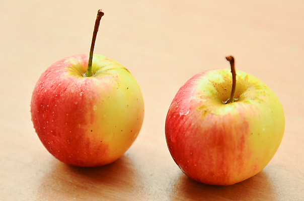 포토 JPG 해외이미지 나무 음식 농업 과일 건강 사람없음 목재 가로 빨간색 초록색 여름 상자 농장 노란색 수확 가을 시장 사과 큼 나무상자 먹기 가득함 유기농 날것 흙더미 내추럴 숙성 해외202004 해외포토 식물 웰빙 계절 산업 컬러 재료 모션 흙 크기 파일형식 더미 이미지허브