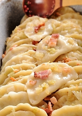 포토 JPG 해외이미지 전통 식기 접시 유럽 문화 음식 크리스마스 휴가 감자 건강 육류 요리 사람없음 케이크 주방 식당 식사 저녁식사 튀김 흰색 시골 신선 굽기 먹기 반죽 지역 광택 칼로리 폴란드 폭식 경단 라비올리 러시아인 해외202004 해외포토 서양인 기념일 나라 컬러 채소 식재료 모션 디저트 상점 구이 파일형식 이미지허브