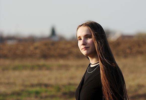 포토 JPG 해외이미지 백인 응시 행복 얼굴 여행 밭 자연 바람 건조 한명 야외 10대 청춘 햇빛 농장 농경지 갈색 머리 희망 봄 기쁨 꿈 자유 가을 시골 신선 손목시계 고민 걱정 내추럴 해외202004 해외포토 자연요소 서양인 1 시선 계절 감정 시계 컬러 컨셉 농업 장신구 청소년 날씨 사람 신체부위 태양 생태계 파일형식 이미지허브