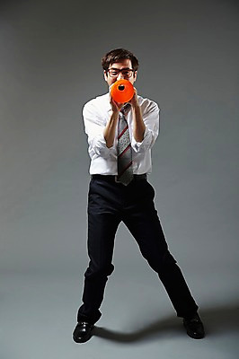 포토 JPG 스튜디오촬영 전신 남자 안경 비즈니스 회색배경 실내 한명 서기 들기 사람 동양인 정장 20대 성인 앞모습 확성기 외침 한국인 직장인 비즈니스맨 유머 알림 즐거움 남자만 남자한명만 성인남자만 청년만 청년남자만 청년남자한명만 성인한명만 성인남자한명만 성인만 안경낌 국내포토 직업 1 잡화 옷 감정 뷰포인트 백그라운드 모션 인종 청년 내부 소리 회색 파일형식