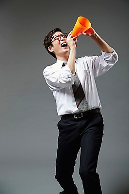 포토 JPG 스튜디오촬영 남자 안경 비즈니스 회색배경 실내 한명 서기 미소 웃음 들기 사람 동양인 정장 20대 성인 앞모습 눈감음 확성기 외침 한국인 직장인 비즈니스맨 유머 알림 즐거움 남자만 남자한명만 성인남자만 청년만 청년남자만 청년남자한명만 성인한명만 성인남자한명만 성인만 안경낌 국내포토 직업 1 잡화 옷 감정 뷰포인트 백그라운드 모션 표정 인종 청년 내부 소리 회색 파일형식