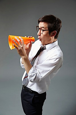 포토 JPG 스튜디오촬영 응시 남자 안경 비즈니스 회색배경 실내 한명 서기 들기 사람 동양인 정장 상반신 20대 성인 옆모습 확성기 놀람 외침 한국인 직장인 비즈니스맨 유머 알림 즐거움 남자만 남자한명만 성인남자만 청년만 청년남자만 청년남자한명만 성인한명만 성인남자한명만 성인만 안경낌 국내포토 직업 1 시선 잡화 옷 감정 뷰포인트 백그라운드 모션 표정 인종 청년 내부 소리 회색 파일형식