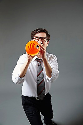 포토 JPG 스튜디오촬영 남자 안경 비즈니스 회색배경 실내 한명 서기 미소 웃음 들기 사람 동양인 정장 20대 성인 앞모습 눈감음 확성기 외침 한국인 직장인 비즈니스맨 유머 알림 즐거움 남자만 남자한명만 성인남자만 청년만 청년남자만 청년남자한명만 성인한명만 성인남자한명만 성인만 안경낌 국내포토 직업 1 잡화 옷 감정 뷰포인트 백그라운드 모션 표정 인종 청년 내부 소리 회색 파일형식