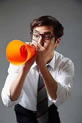 포토 JPG 스튜디오촬영 남자 안경 비즈니스 회색배경 실내 한명 서기 들기 사람 동양인 정장 상반신 20대 성인 앞모습 확성기 외침 한국인 직장인 비즈니스맨 유머 알림 즐거움 남자만 남자한명만 성인남자만 청년만 청년남자만 청년남자한명만 성인한명만 성인남자한명만 성인만 안경낌 국내포토 직업 1 잡화 옷 감정 뷰포인트 백그라운드 모션 인종 청년 내부 소리 회색 파일형식