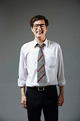 포토 JPG 스튜디오촬영 남자 안경 비즈니스 회색배경 실내 한명 서기 미소 웃음 사람 동양인 정장 20대 성인 앞모습 눈감음 한국인 직장인 비즈니스맨 유머 즐거움 남자만 남자한명만 성인남자만 청년만 청년남자만 청년남자한명만 성인한명만 성인남자한명만 성인만 안경낌 국내포토 직업 1 잡화 옷 감정 뷰포인트 백그라운드 모션 표정 인종 청년 내부 회색 파일형식