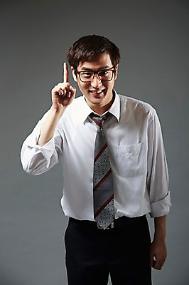 포토 JPG 스튜디오촬영 1 남자 안경 비즈니스 모션 회색배경 실내 한명 서기 미소 웃음 사람 동양인 정장 손짓 20대 성인 앞모습 한국인 가리킴 직장인 비즈니스맨 유머 즐거움 남자만 남자한명만 성인남자만 청년만 청년남자만 청년남자한명만 성인한명만 성인남자한명만 성인만 안경낌 국내포토 직업 잡화 옷 감정 뷰포인트 백그라운드 표정 인종 청년 내부 회색 파일형식