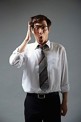 포토 JPG 스튜디오촬영 남자 안경 포즈 비즈니스 모션 회색배경 실내 한명 서기 사람 동양인 정장 손짓 20대 성인 앞모습 한국인 직장인 비즈니스맨 유머 즐거움 남자만 남자한명만 성인남자만 청년만 청년남자만 청년남자한명만 성인한명만 성인남자한명만 성인만 안경낌 국내포토 직업 1 잡화 옷 감정 뷰포인트 백그라운드 인종 청년 내부 회색 파일형식