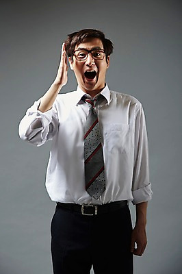 포토 JPG 스튜디오촬영 남자 안경 포즈 비즈니스 모션 회색배경 실내 한명 서기 미소 웃음 사람 동양인 정장 손짓 20대 성인 앞모습 한국인 직장인 비즈니스맨 유머 즐거움 남자만 남자한명만 성인남자만 청년만 청년남자만 청년남자한명만 성인한명만 성인남자한명만 성인만 안경낌 국내포토 직업 1 잡화 옷 감정 뷰포인트 백그라운드 표정 인종 청년 내부 회색 파일형식