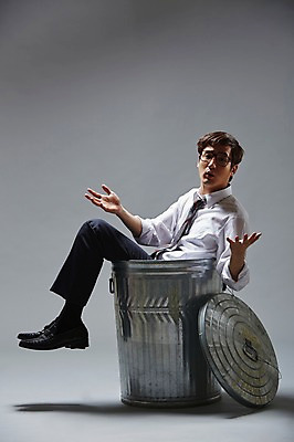 포토 JPG 스튜디오촬영 전신 남자 안경 포즈 비즈니스 모션 회색배경 실내 한명 사람 동양인 정장 손짓 20대 성인 옆모습 비즈니스라이프 한국인 뚜껑 쓰레기통 직장인 비즈니스맨 즐거움 부적응 남자만 남자한명만 성인남자만 청년만 청년남자만 청년남자한명만 성인한명만 성인남자한명만 성인만 안경낌 국내포토 직업 1 라이프스타일 잡화 옷 감정 뷰포인트 백그라운드 컨셉 인종 청년 내부 회색 파일형식