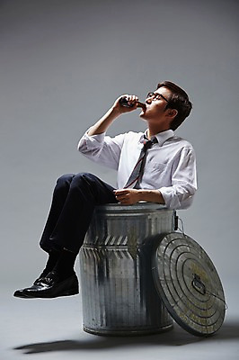 포토 JPG 스튜디오촬영 전신 남자 안경 음료 포즈 비즈니스 모션 회색배경 실내 한명 들기 사람 동양인 정장 20대 성인 옆모습 비즈니스라이프 눈감음 한국인 뚜껑 마시기 쓰레기통 직장인 비즈니스맨 즐거움 부적응 피로회복 피로회복제 남자만 남자한명만 성인남자만 청년만 청년남자만 청년남자한명만 성인한명만 성인남자한명만 성인만 안경낌 국내포토 직업 1 라이프스타일 잡화 옷 감정 뷰포인트 백그라운드 컨셉 인종 청년 내부 약 회색 회복 파일형식