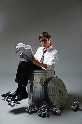 포토 JPG 스튜디오촬영 전신 응시 남자 안경 포즈 비즈니스 모션 회색배경 실내 한명 들기 사람 앉기 동양인 정장 20대 성인 옆모습 비즈니스라이프 한국인 뚜껑 쓰레기통 직장인 비즈니스맨 신문 신문읽기 즐거움 부적응 남자만 남자한명만 성인남자만 청년만 청년남자만 청년남자한명만 성인한명만 성인남자한명만 성인만 안경낌 국내포토 직업 1 라이프스타일 시선 잡화 옷 감정 뷰포인트 백그라운드 컨셉 인종 청년 내부 간행물 회색 뉴스 읽기 파일형식