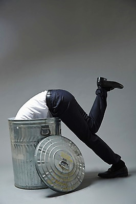 포토 JPG 스튜디오촬영 남자 포즈 비즈니스 모션 회색배경 실내 한명 서기 사람 동양인 정장 20대 성인 옆모습 비즈니스라이프 한국인 하반신 뚜껑 쓰레기통 다리 직장인 비즈니스맨 즐거움 부적응 남자만 남자한명만 성인남자만 청년만 청년남자만 청년남자한명만 성인한명만 성인남자한명만 성인만 국내포토 직업 1 라이프스타일 옷 감정 뷰포인트 백그라운드 컨셉 인종 청년 내부 신체부위 회색 파일형식