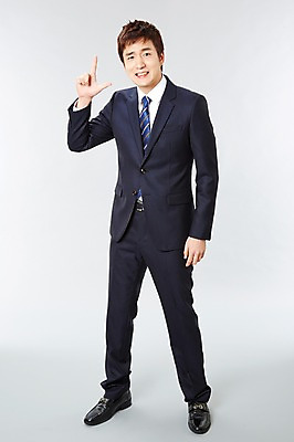 포토 JPG 스튜디오촬영 전신 남자 비즈니스 모션 실내 한명 서기 미소 웃음 사람 동양인 정장 손짓 20대 성인 앞모습 총 한국인 직장인 비즈니스맨 유머 즐거움 총놀이 총싸움 남자만 남자한명만 성인남자만 청년만 청년남자만 청년남자한명만 성인한명만 성인남자한명만 성인만 국내포토 직업 1 옷 감정 무기 뷰포인트 놀이 표정 인종 청년 내부 싸움 파일형식