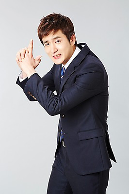 포토 JPG 스튜디오촬영 남자 비즈니스 모션 실내 한명 서기 사람 동양인 정장 손짓 상반신 20대 성인 옆모습 총 한국인 직장인 비즈니스맨 유머 즐거움 총놀이 총싸움 남자만 남자한명만 성인남자만 청년만 청년남자만 청년남자한명만 성인한명만 성인남자한명만 성인만 국내포토 직업 1 옷 감정 무기 뷰포인트 놀이 인종 청년 내부 싸움 파일형식