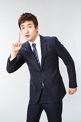 포토 JPG 스튜디오촬영 1 남자 비즈니스 모션 실내 한명 서기 사람 동양인 정장 손짓 상반신 20대 성인 앞모습 한국인 가리킴 직장인 비즈니스맨 남자만 남자한명만 성인남자만 청년만 청년남자만 청년남자한명만 성인한명만 성인남자한명만 성인만 국내포토 직업 옷 뷰포인트 인종 청년 내부 파일형식