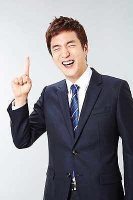 포토 JPG 스튜디오촬영 1 남자 비즈니스 모션 실내 한명 미소 웃음 사람 동양인 정장 손짓 상반신 20대 성인 앞모습 눈감음 한국인 가리킴 직장인 비즈니스맨 유머 즐거움 남자만 남자한명만 성인남자만 청년만 청년남자만 청년남자한명만 성인한명만 성인남자한명만 성인만 국내포토 직업 옷 감정 뷰포인트 표정 인종 청년 내부 파일형식