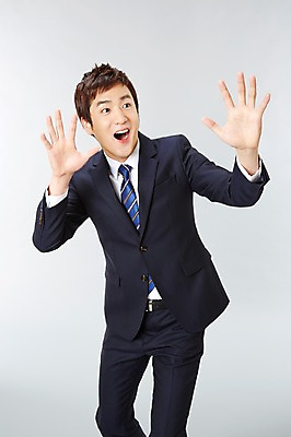 포토 JPG 스튜디오촬영 응시 남자 포즈 비즈니스 모션 실내 한명 서기 미소 웃음 사람 동양인 정장 20대 성인 앞모습 놀람 한국인 직장인 비즈니스맨 유머 즐거움 남자만 남자한명만 성인남자만 청년만 청년남자만 청년남자한명만 성인한명만 성인남자한명만 성인만 국내포토 직업 1 시선 옷 감정 뷰포인트 표정 인종 청년 내부 파일형식