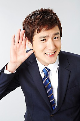 포토 JPG 스튜디오촬영 남자 포즈 비즈니스 모션 실내 한명 미소 웃음 사람 동양인 정장 상반신 20대 성인 앞모습 듣기 한국인 직장인 비즈니스맨 남자만 남자한명만 성인남자만 청년만 청년남자만 청년남자한명만 성인한명만 성인남자한명만 성인만 국내포토 직업 1 옷 뷰포인트 표정 인종 청년 내부 파일형식