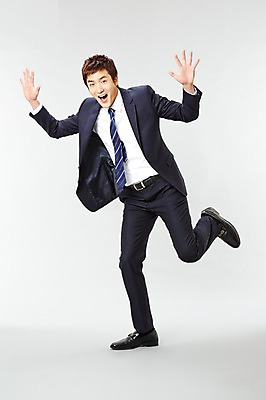 포토 JPG 스튜디오촬영 전신 남자 포즈 비즈니스 모션 실내 한명 서기 미소 웃음 사람 동양인 정장 20대 성인 앞모습 한국인 직장인 비즈니스맨 유머 즐거움 남자만 남자한명만 성인남자만 청년만 청년남자만 청년남자한명만 성인한명만 성인남자한명만 성인만 국내포토 직업 1 옷 감정 뷰포인트 표정 인종 청년 내부 파일형식