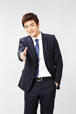 포토 JPG 스튜디오촬영 남자 포즈 비즈니스 모션 악수 실내 한명 서기 미소 웃음 사람 동양인 정장 20대 성인 앞모습 비즈니스라이프 한국인 직장인 비즈니스맨 손내밀기 남자만 남자한명만 성인남자만 청년만 청년남자만 청년남자한명만 성인한명만 성인남자한명만 성인만 국내포토 직업 1 라이프스타일 옷 뷰포인트 표정 인종 손짓 청년 내부 파일형식