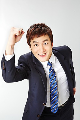 포토 JPG 스튜디오촬영 남자 포즈 비즈니스 모션 실내 한명 서기 미소 웃음 사람 동양인 정장 상반신 20대 성인 앞모습 파이팅 주먹 한국인 직장인 비즈니스맨 남자만 남자한명만 성인남자만 청년만 청년남자만 청년남자한명만 성인한명만 성인남자한명만 성인만 국내포토 직업 1 옷 뷰포인트 표정 인종 청년 내부 파일형식