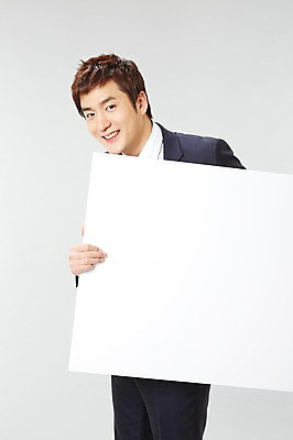 포토 JPG 스튜디오촬영 배너 남자 비즈니스 사각프레임 광고판 실내 한명 미소 웃음 들기 사람 동양인 정장 상반신 20대 성인 앞모습 한국인 직장인 비즈니스맨 알림 남자만 남자한명만 성인남자만 청년만 청년남자만 청년남자한명만 성인한명만 성인남자한명만 성인만 국내포토 직업 1 옷 뷰포인트 모션 프레임 알림판 표정 인종 청년 내부 사각형 판 파일형식