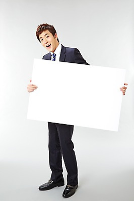 포토 JPG 스튜디오촬영 전신 배너 남자 비즈니스 사각프레임 광고판 실내 한명 서기 미소 웃음 들기 사람 동양인 정장 20대 성인 앞모습 한국인 직장인 비즈니스맨 알림 남자만 남자한명만 성인남자만 청년만 청년남자만 청년남자한명만 성인한명만 성인남자한명만 성인만 국내포토 직업 1 옷 뷰포인트 모션 프레임 알림판 표정 인종 청년 내부 사각형 판 파일형식