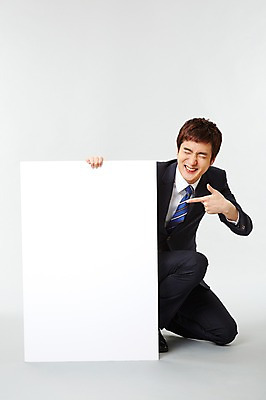 포토 JPG 스튜디오촬영 전신 배너 남자 포즈 비즈니스 모션 사각프레임 광고판 실내 한명 미소 웃음 들기 사람 앉기 동양인 정장 손짓 20대 성인 앞모습 눈감음 한국인 가리킴 직장인 비즈니스맨 유머 알림 즐거움 남자만 남자한명만 성인남자만 청년만 청년남자만 청년남자한명만 성인한명만 성인남자한명만 성인만 국내포토 직업 1 옷 감정 뷰포인트 프레임 알림판 표정 인종 청년 내부 사각형 판 파일형식