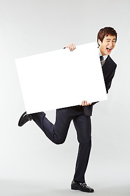 포토 JPG 스튜디오촬영 전신 배너 남자 포즈 비즈니스 모션 사각프레임 광고판 실내 윙크 한명 서기 미소 웃음 들기 사람 동양인 정장 20대 성인 앞모습 한국인 직장인 비즈니스맨 유머 알림 즐거움 남자만 남자한명만 성인남자만 청년만 청년남자만 청년남자한명만 성인한명만 성인남자한명만 성인만 국내포토 직업 1 옷 감정 뷰포인트 프레임 알림판 표정 인종 청년 내부 사각형 판 파일형식