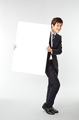 포토 JPG 스튜디오촬영 전신 배너 남자 포즈 비즈니스 모션 사각프레임 광고판 실내 윙크 한명 서기 미소 웃음 들기 사람 동양인 정장 20대 성인 앞모습 한국인 직장인 비즈니스맨 유머 알림 즐거움 남자만 남자한명만 성인남자만 청년만 청년남자만 청년남자한명만 성인한명만 성인남자한명만 성인만 국내포토 직업 1 옷 감정 뷰포인트 프레임 알림판 표정 인종 청년 내부 사각형 판 파일형식