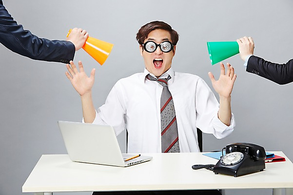 포토 JPG 스튜디오촬영 손 남자 안경 비즈니스 실내 들기 사람 앉기 동양인 정장 상반신 20대 성인 앞모습 신체부위 세명 비즈니스라이프 노트북 연필 확성기 한국인 업무 직장인 비즈니스맨 작업실 유머 전화기 책상 즐거움 문서 파일 통화 부적응 어지러운 청년만 성인만 안경낌 국내포토 직업 라이프스타일 잡화 옷 감정 뷰포인트 가구 컨셉 모션 학용품 인종 청년 내부 전자제품 필기구 작업 파일형식